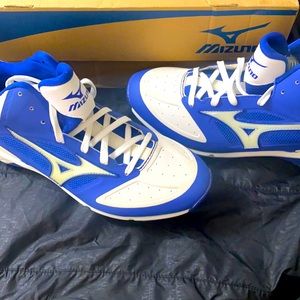 Mizuno Dominant IC MID baseball shoes
